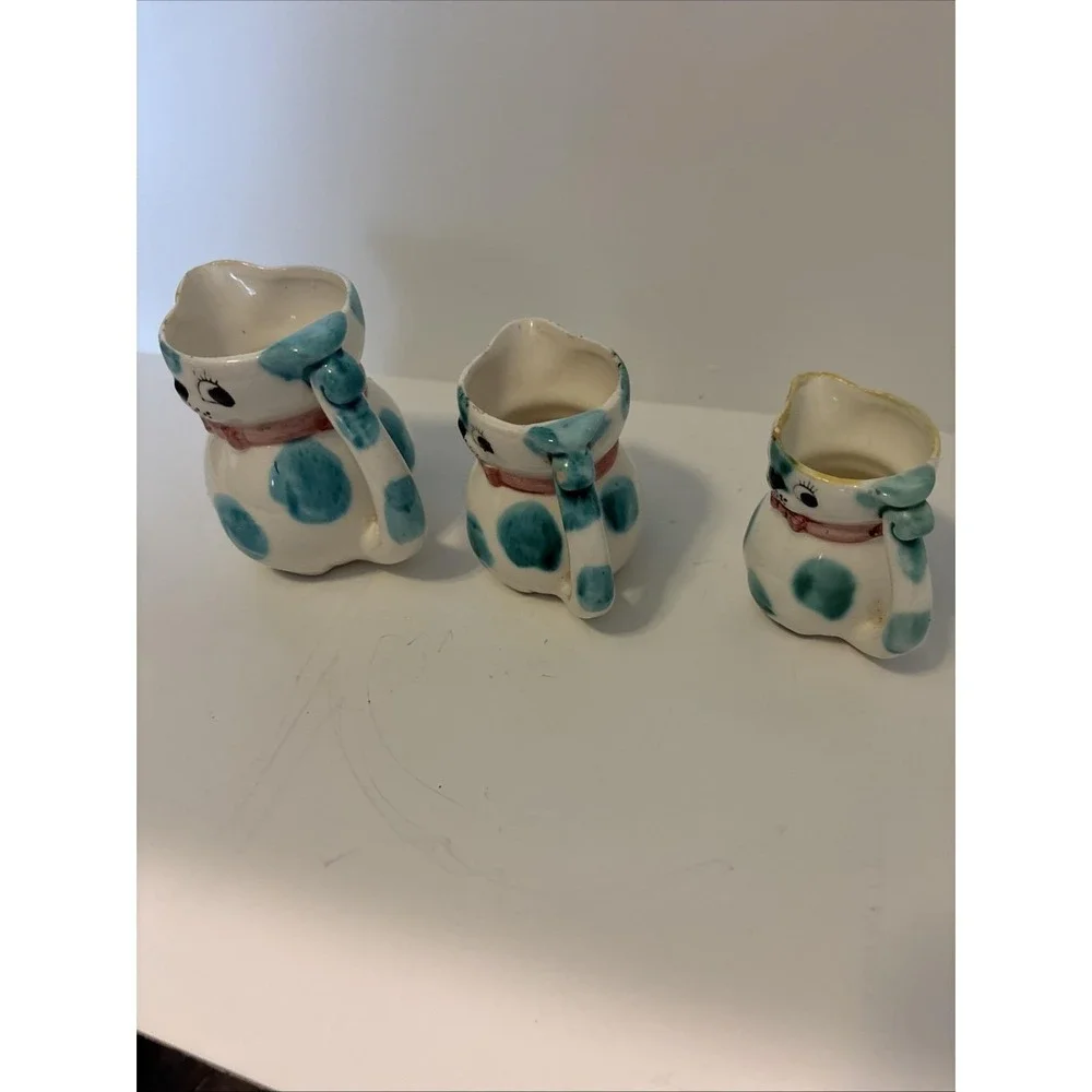 Vintage 1950s ceramic cat pitchers, creamers or part of measuring cup sets.